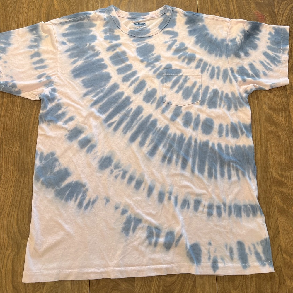 Used men’s size large tie dye Old Navy brand t shirt. 100% cotton.